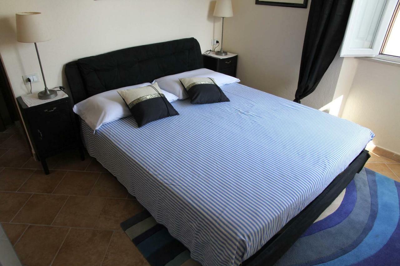 Los Flamingos Bed & Breakfast La Maddalena  Bagian luar foto